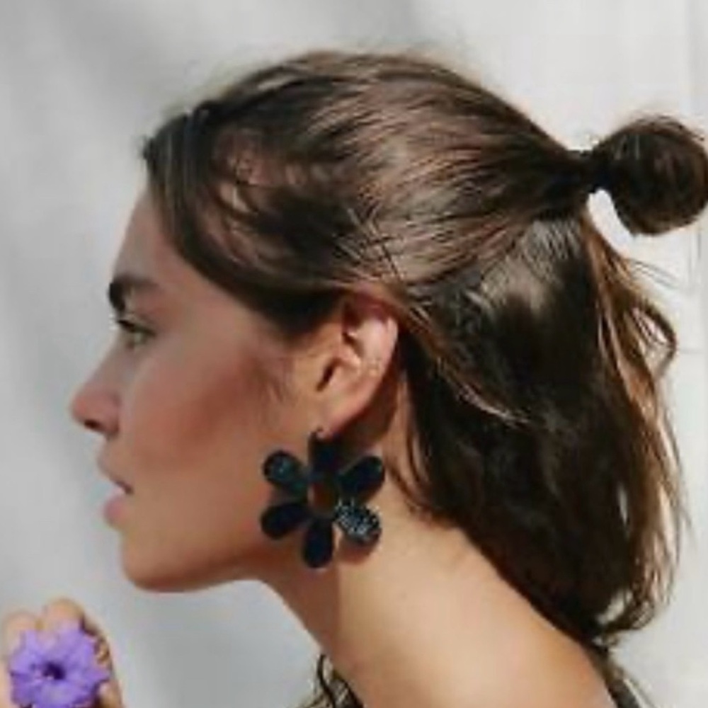NWT Free People Wendy Woven Flower Hoop Earrings in Black